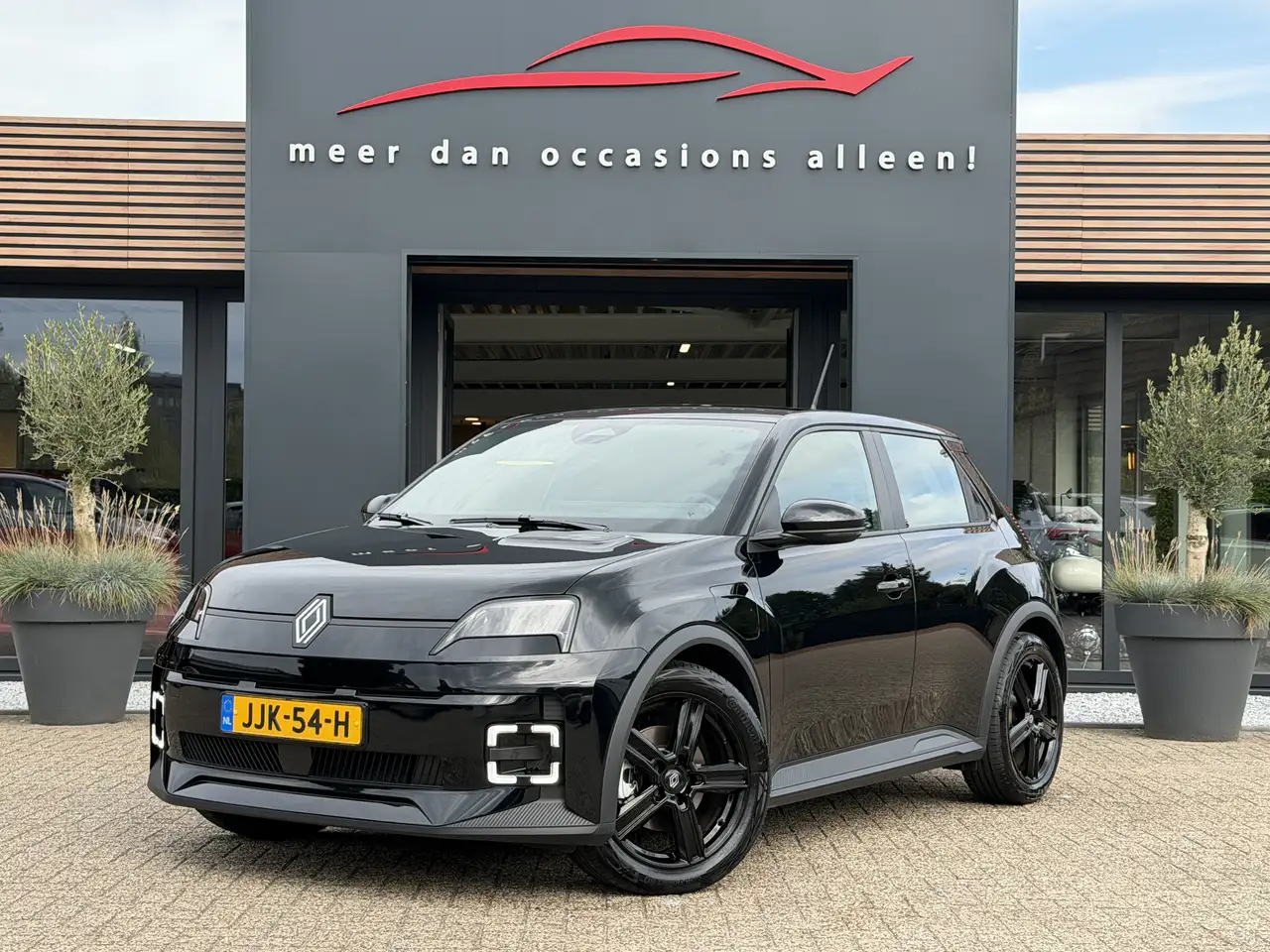 Renault R 5 E-TECH ELECTRIC 5 E-TECH Urban Range Techno 40 Kwh — photo 1 of 27