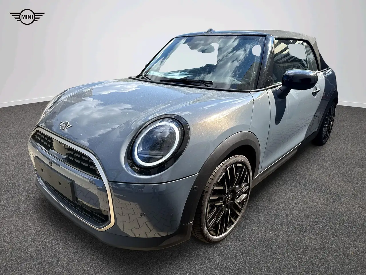 MINI Cooper C Cabrio Favoured Trim — photo 1 of 21