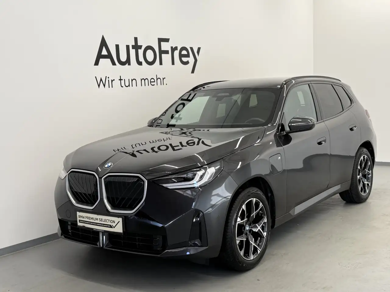 BMW X3 30e xDrive — photo 1 of 17