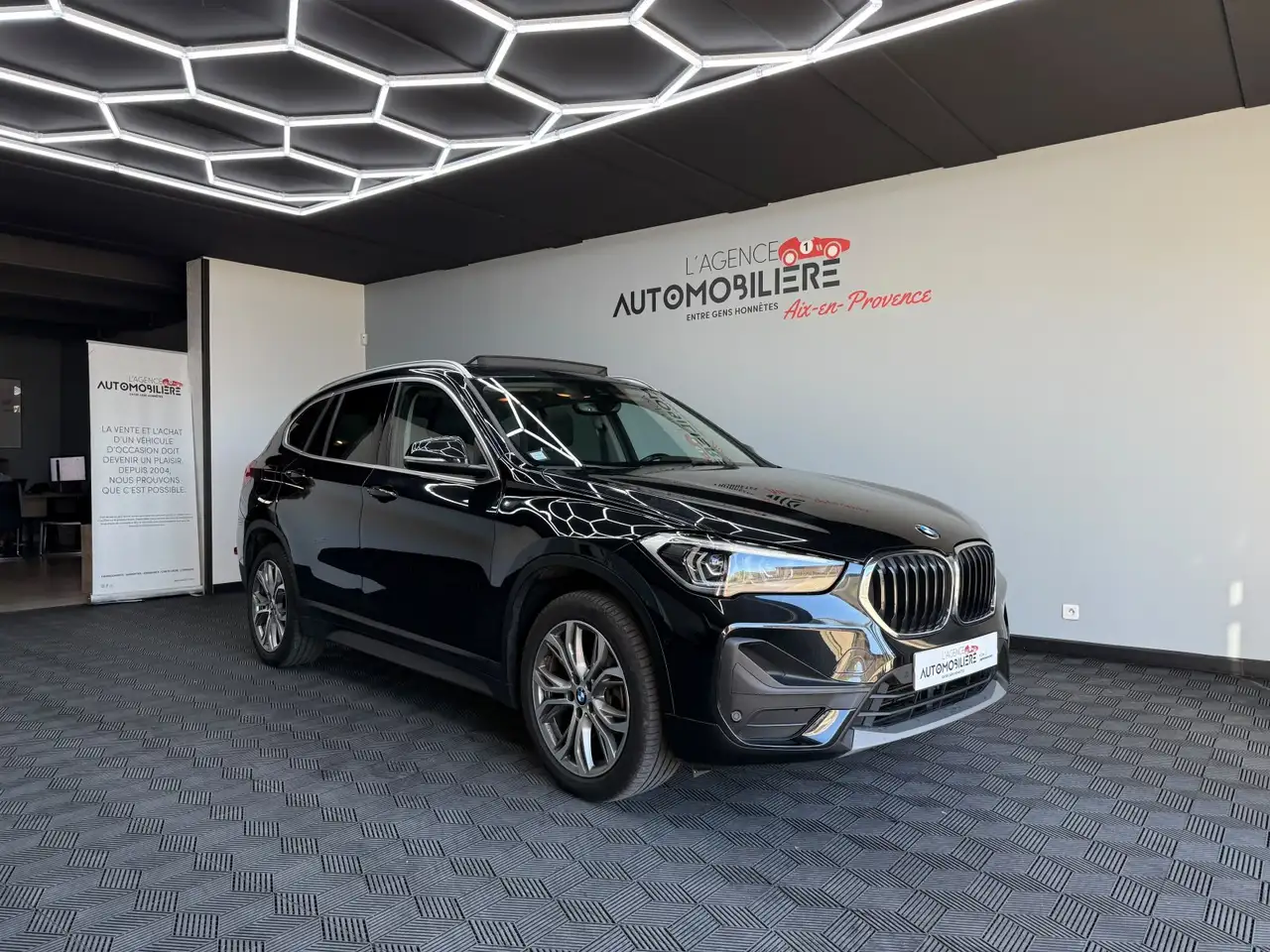 BMW X1 (F48) SDRIVE 18d 150 Ch BVA8 BUSINESS DESIGN - 1ère MAIN - SUIVI COMPLET — photo 1 of 30