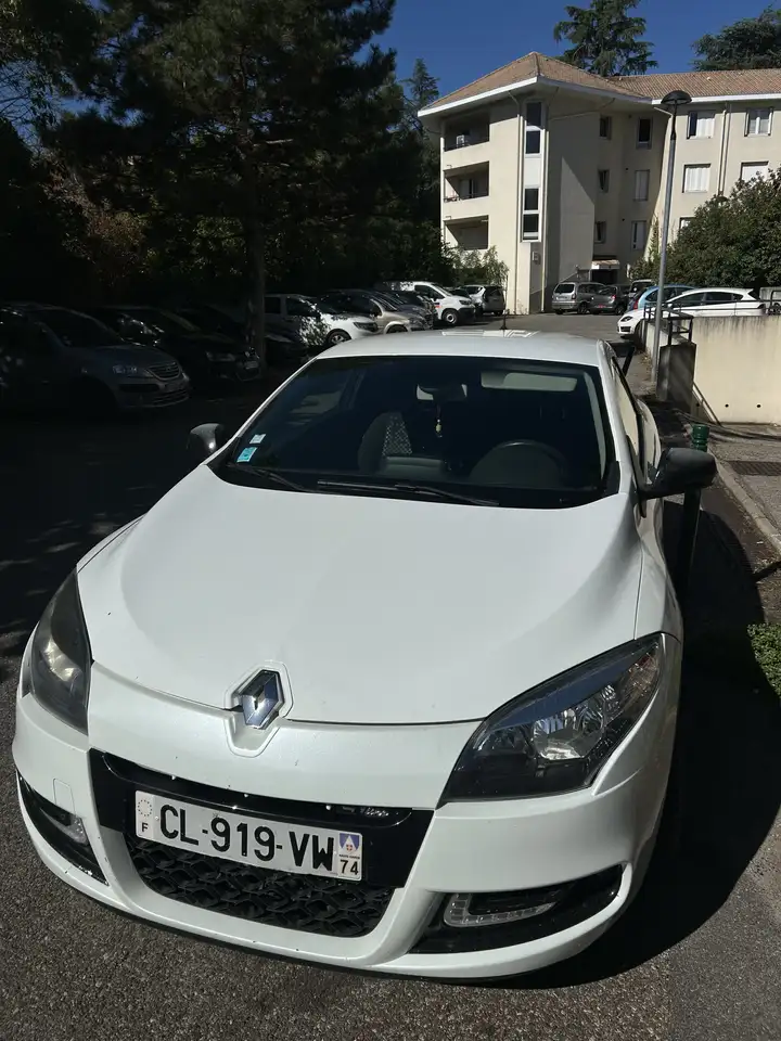 Renault Megane 3 Coupé Gt Line 2012 — photo 1 of 11