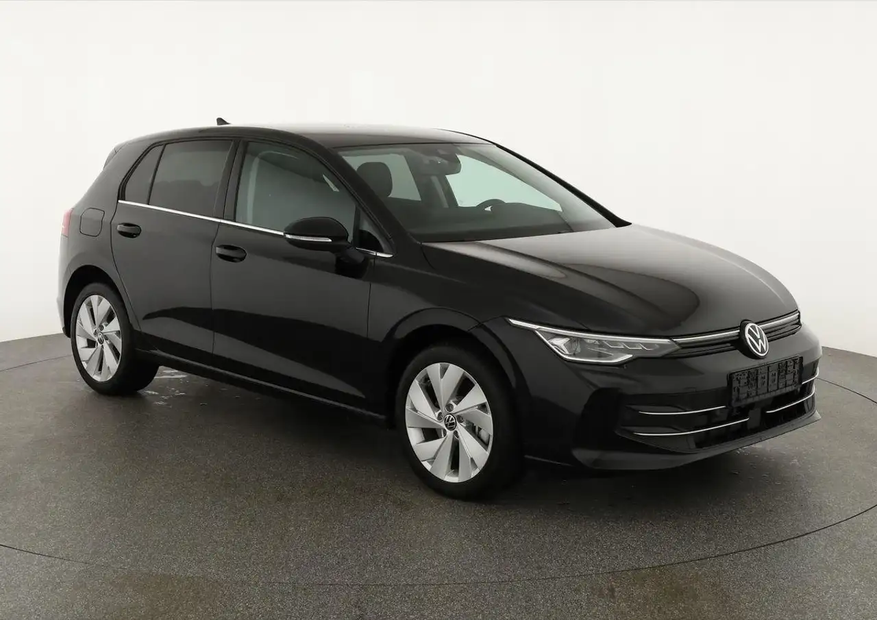 Volkswagen Golf 1.5 TSI eHybrid 150 kW VIII Style, AHK, Navi, K... — photo 1 of 37