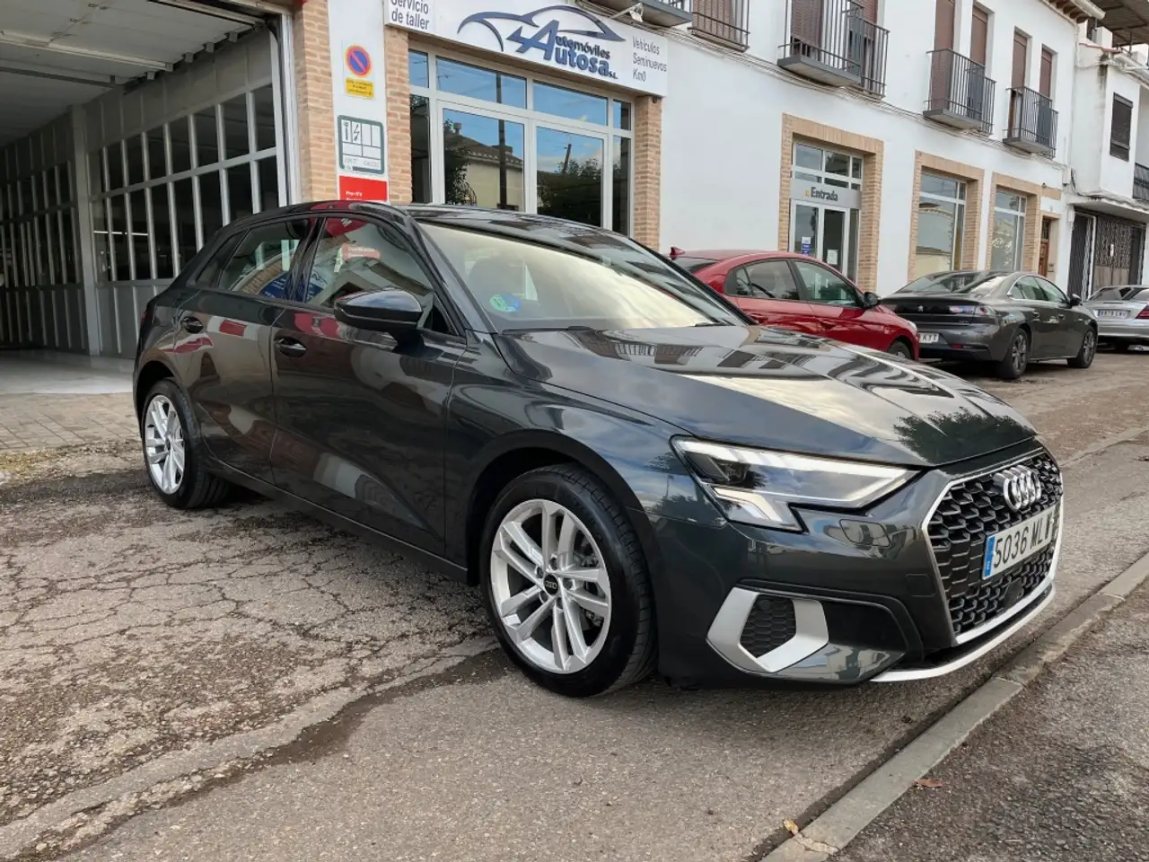 Audi A3 Sportback 30 TFSI Advanced S tronic — photo 1 of 38
