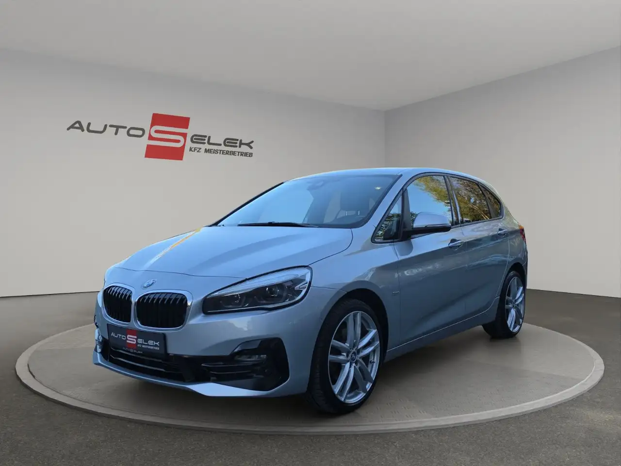 BMW 218 2 Active Tourer 218 d Sport Line Sport-Automatik — photo 1 of 40