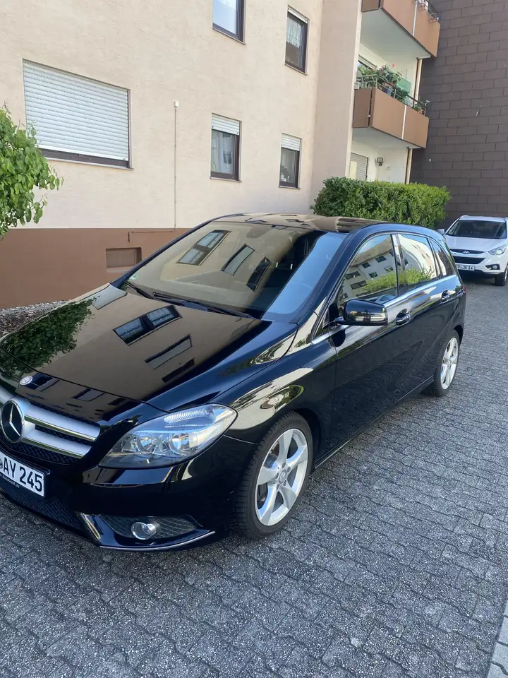 Mercedes-Benz B 180 CDI BlueEFFICIENCY EDITION 1 — photo 1 of 8