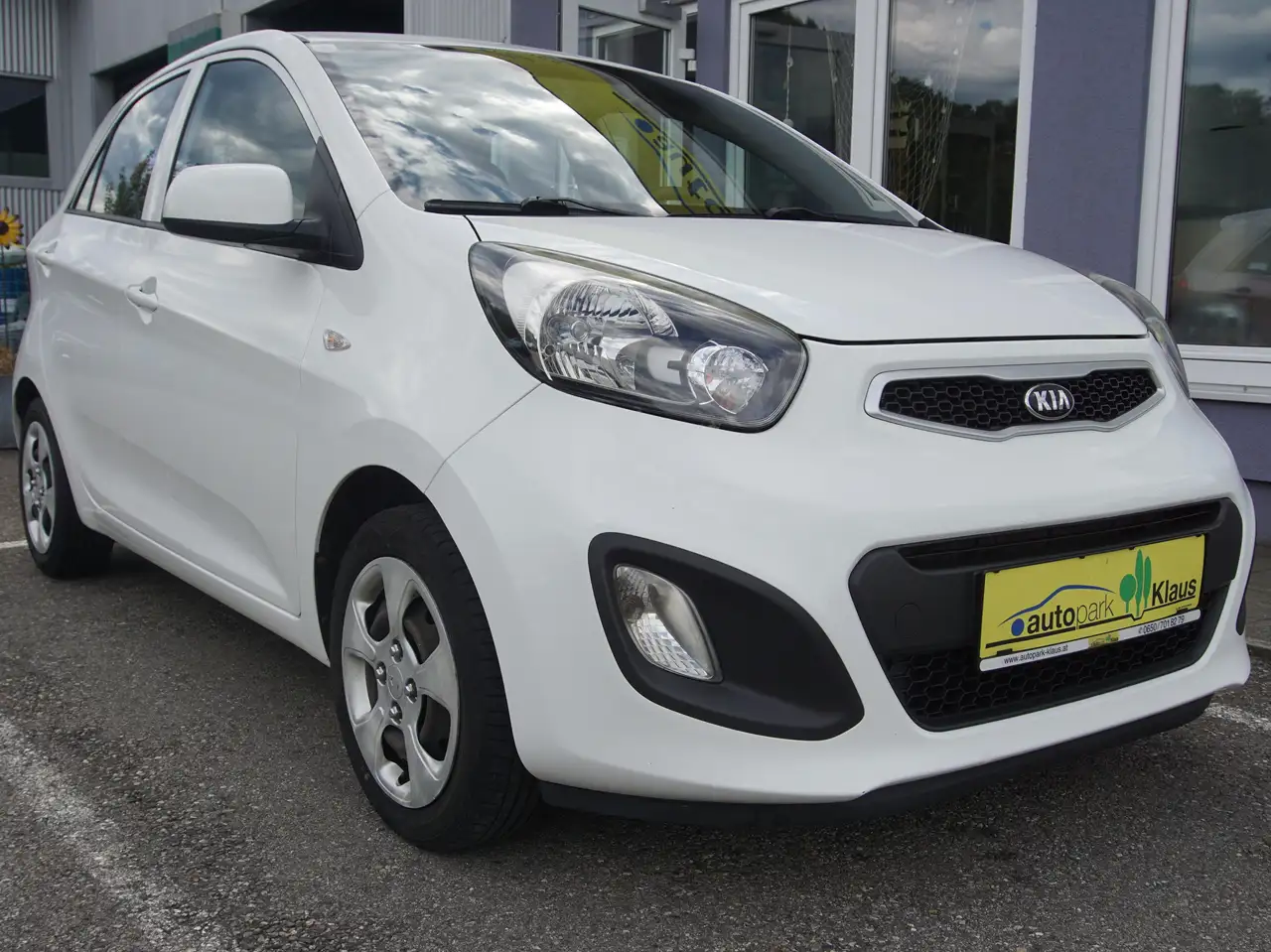 Kia Picanto Attract — photo 1 of 14