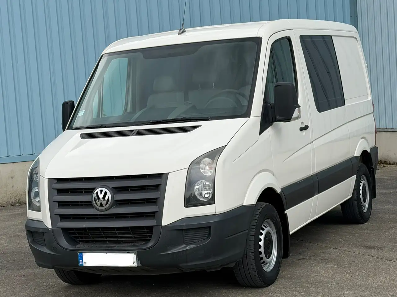 Volkswagen Crafter 2.5 TDi / Double cabine 6Pl - H1L1 - Entretien ok — photo 1 of 15