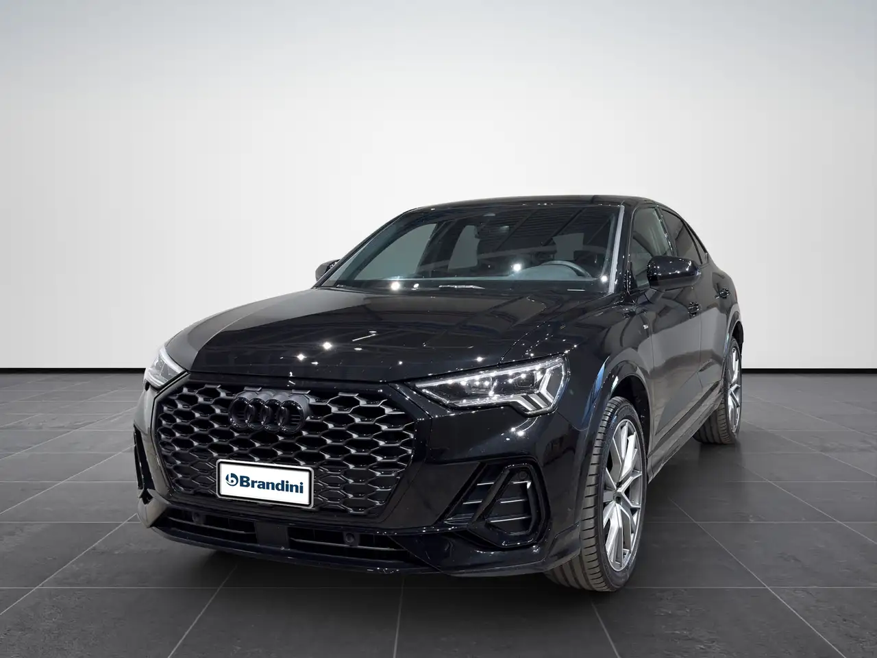 Audi Q3 Sportback 35 2.0 tdi Identity Black s-tronic — photo 1 of 15