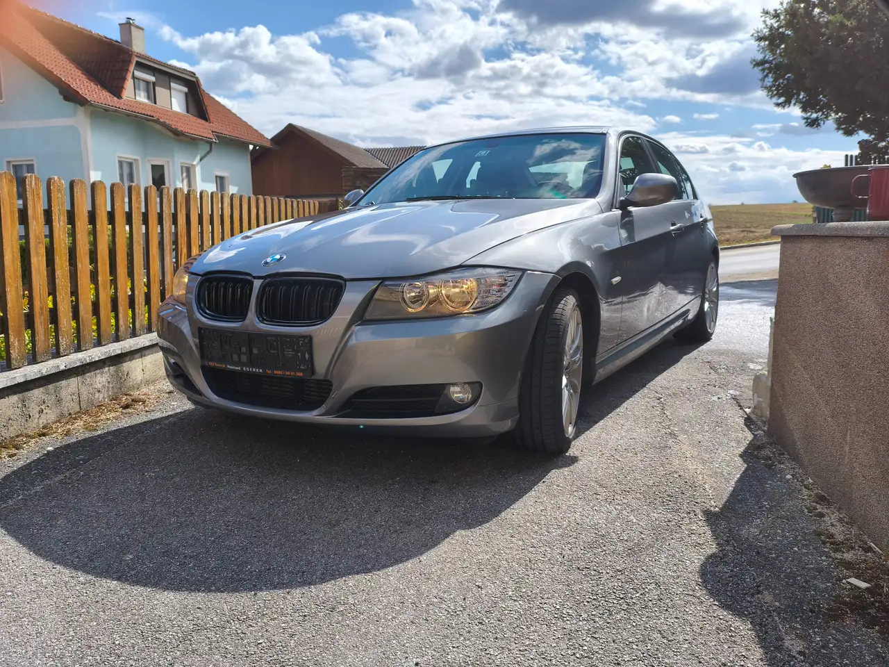 BMW 320 320d — photo 1 of 9