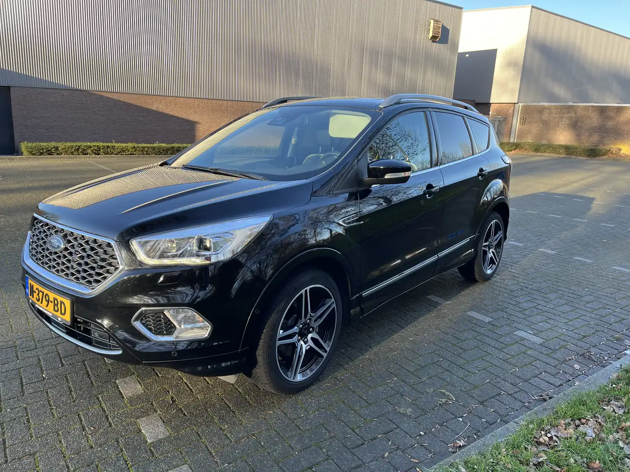 Ford Kuga 1.5 EcoB. Vignale — photo 1 of 18