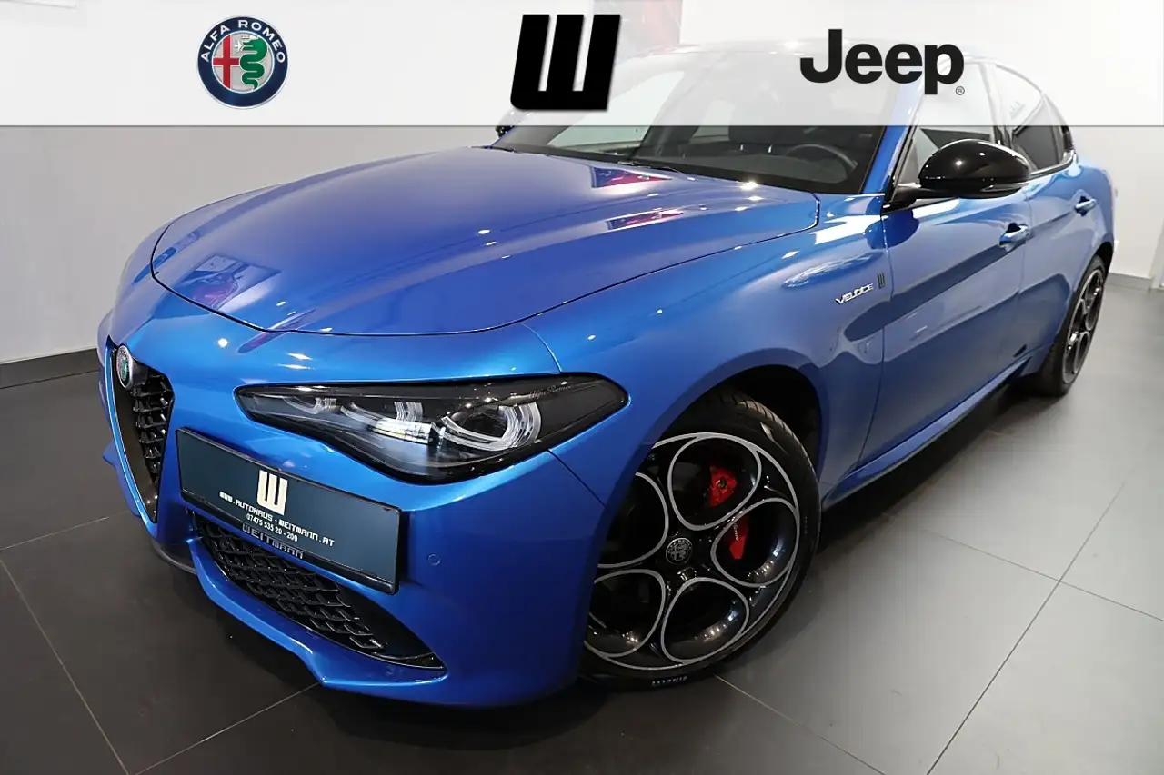 Alfa Romeo Giulia 2.0 16V 280 AT8 Q4 Veloce MY24 — photo 1 of 31