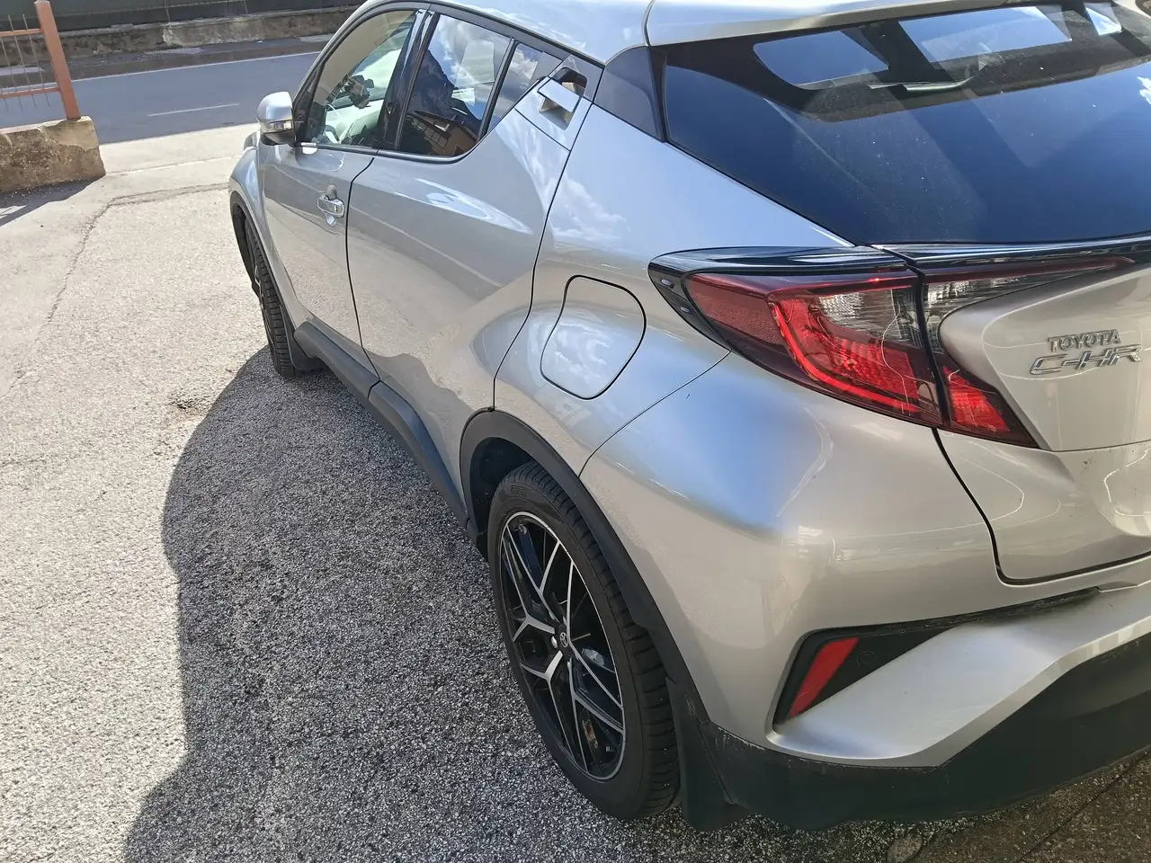 Toyota C-HR C-HR 1.8h Trend e-cvt restyling 01/22 — photo 1 of 15