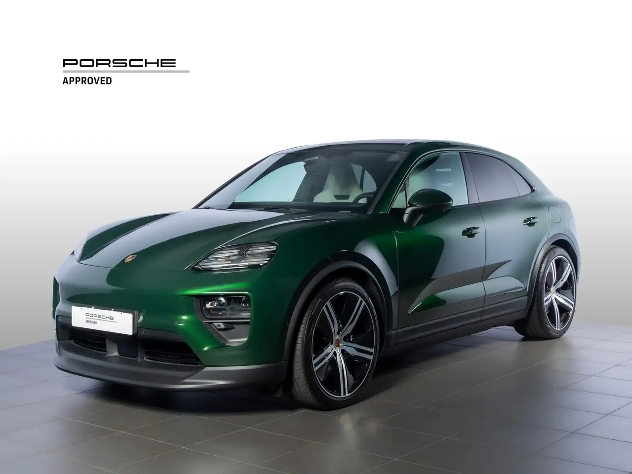 Porsche Macan 4 — photo 1 of 15