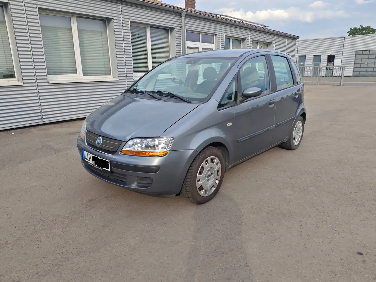 Fiat Idea Idea 1.4 16V Class — photo 1 of 14