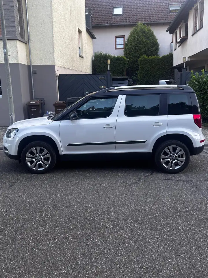 Skoda Yeti Outdoor 2.0 TDI 4x4 DSG Style — photo 1 of 15