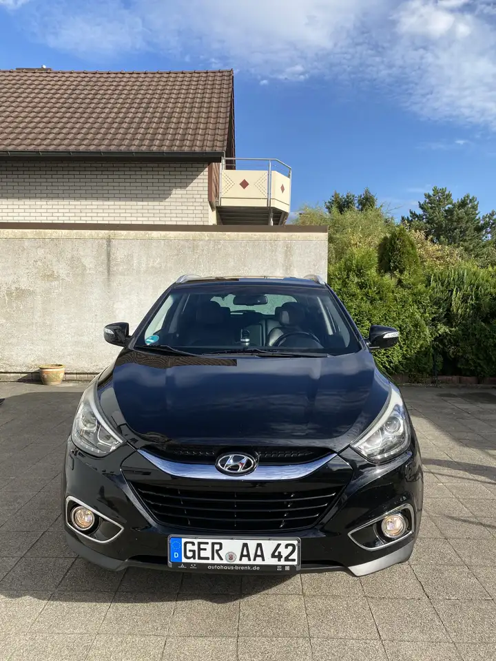 Hyundai iX35 2.0 CRDi 4WD Automatik Style — photo 1 of 17