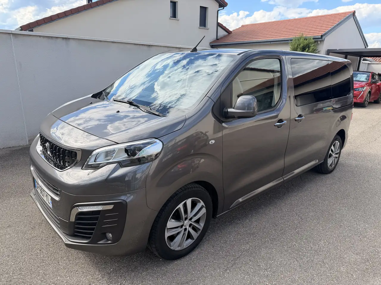 Peugeot Traveller Standard 2.0 BlueHDi 180ch S&S EAT6 Business VIP — photo 1 of 20