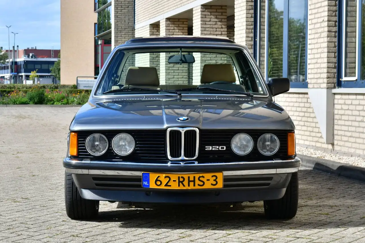 1982 BMW 320 E21 320/6 VGS: 323i power met Webers!, photograph 2