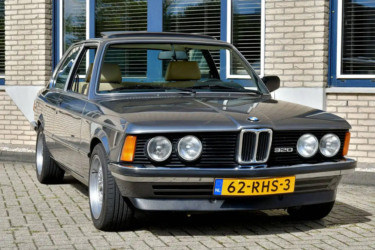 BMW 320 E21 320/6 VGS: 323i power met Webers! — photo 1 of 37
