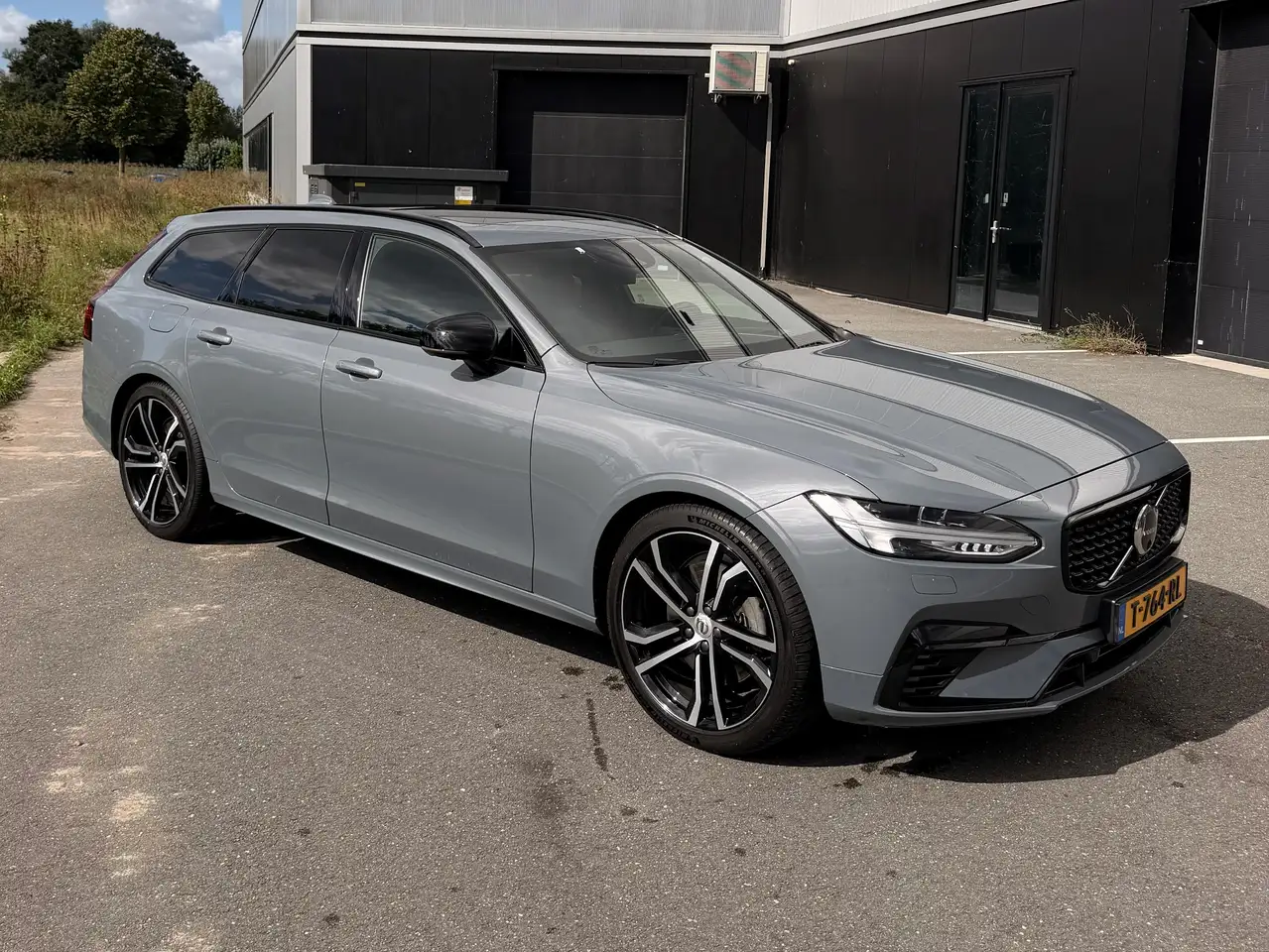Volvo V90 V90 2.0 T6 AWD Recharge R-Design — photo 1 of 40