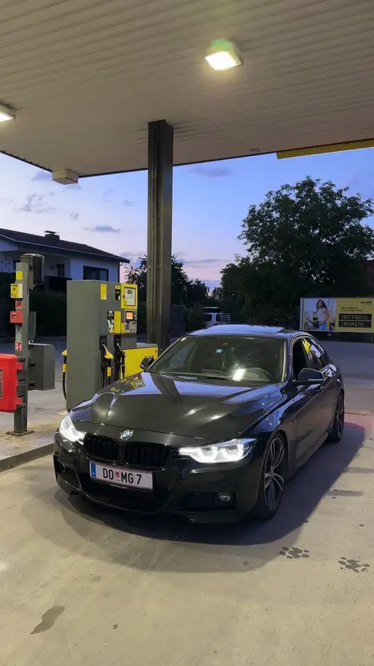 BMW 330 330d GT Aut. Sport Line — photo 1 of 9