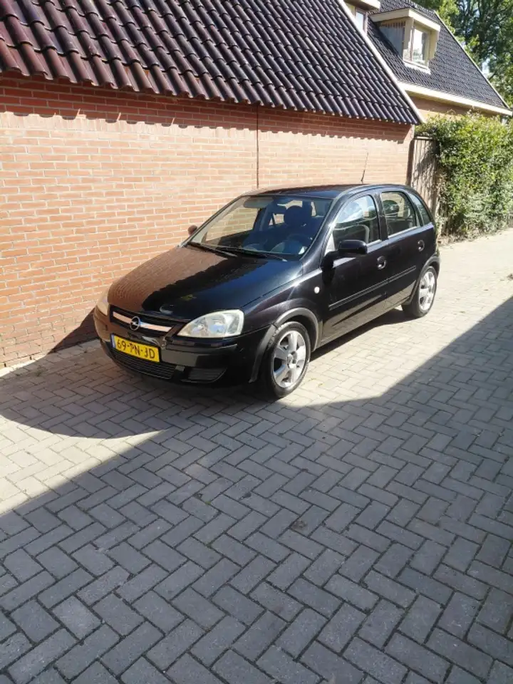 Opel Corsa 1.2-16V Maxx — photo 1 of 12