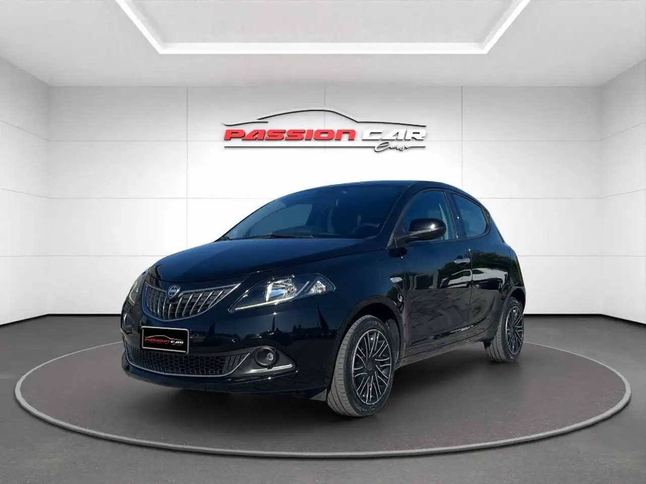 Lancia Ypsilon 1.0 firefly hybrid Gold s&s 70cv 5p.ti — photo 1 of 14
