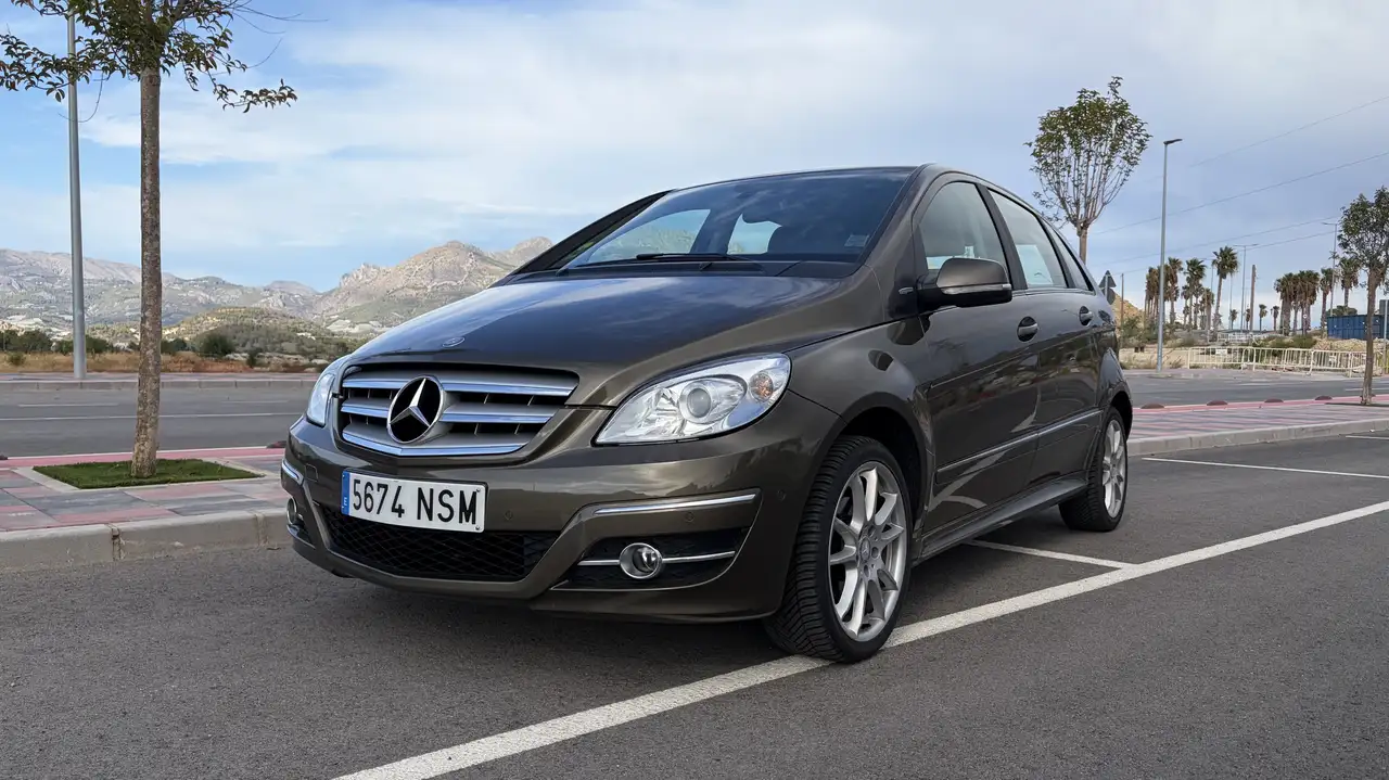 Mercedes-Benz B 160 BlueEFFICIENCY — photo 1 of 20