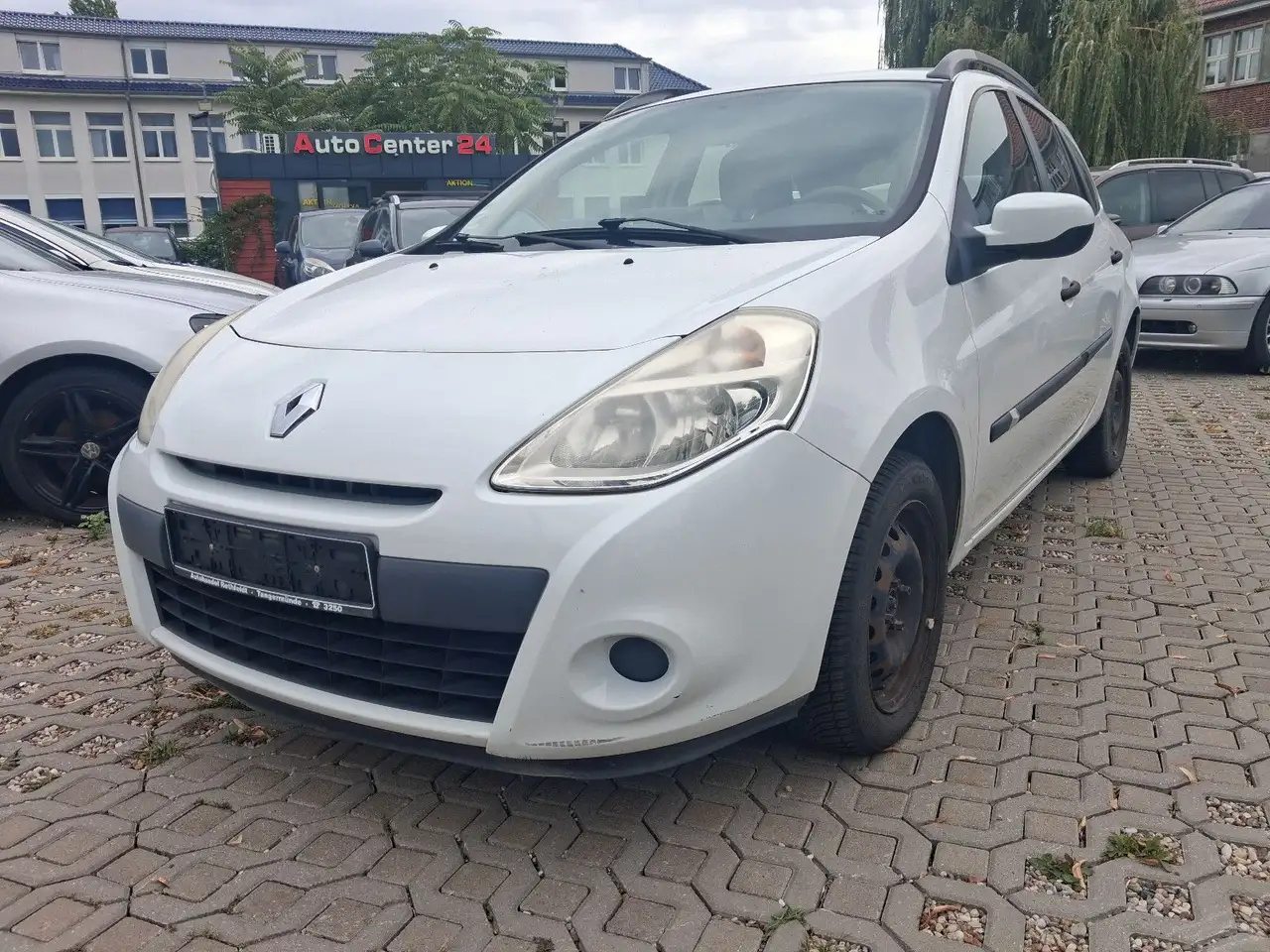Renault Clio Grandtour Expression — photo 1 of 17