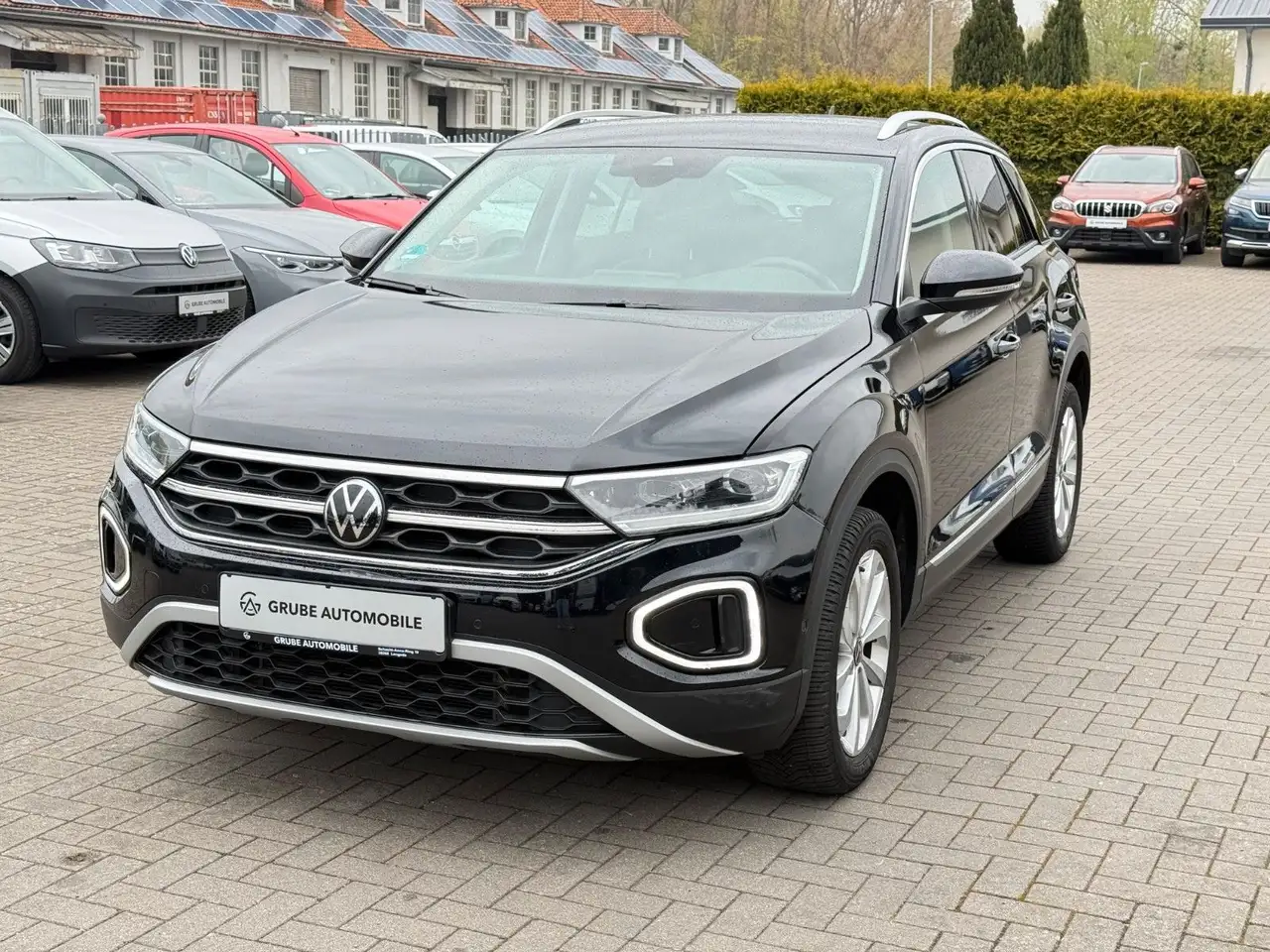 Volkswagen T-Roc Style 1.5 TSI DSG*LED*AHK*NAV*SHZ*ACC — photo 1 of 30