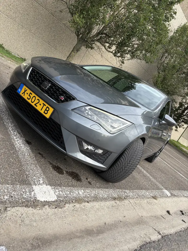 SEAT Leon 1.8 TSI FR — photo 1 of 20