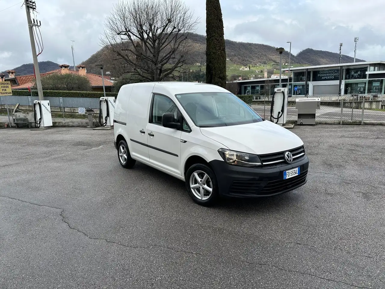Volkswagen Caddy 2.0 TDI — photo 1 of 6
