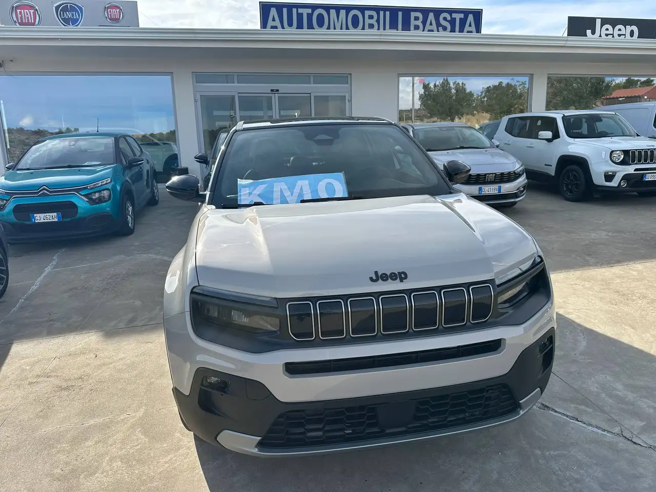 Jeep Avenger 1.2 turbo e-hybrid mhev Black Edition 110cv edct6 "Km 0" — photo 1 of 10