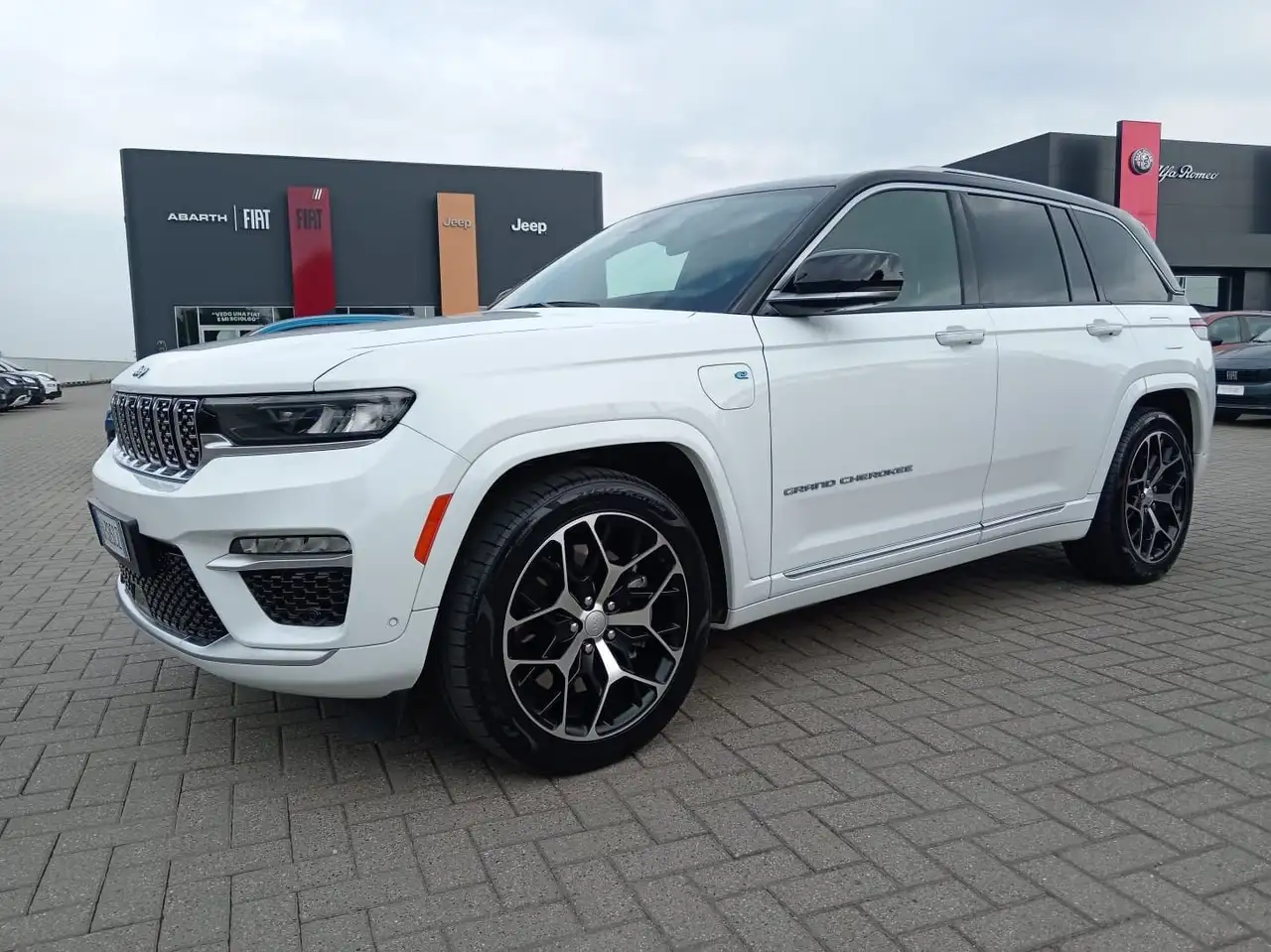 Jeep Grand Cherokee 2.0 PHEV 380CV Summit Reserve Auto 4WD — photo 1 of 17