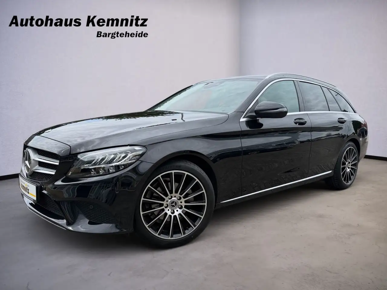 Mercedes-Benz C 180 Navi LED Teilleder — photo 1 of 35