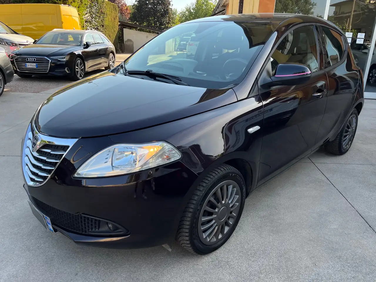Lancia Ypsilon 1.2 8v Elefantino ecochic GPL 69cv — photo 1 of 15