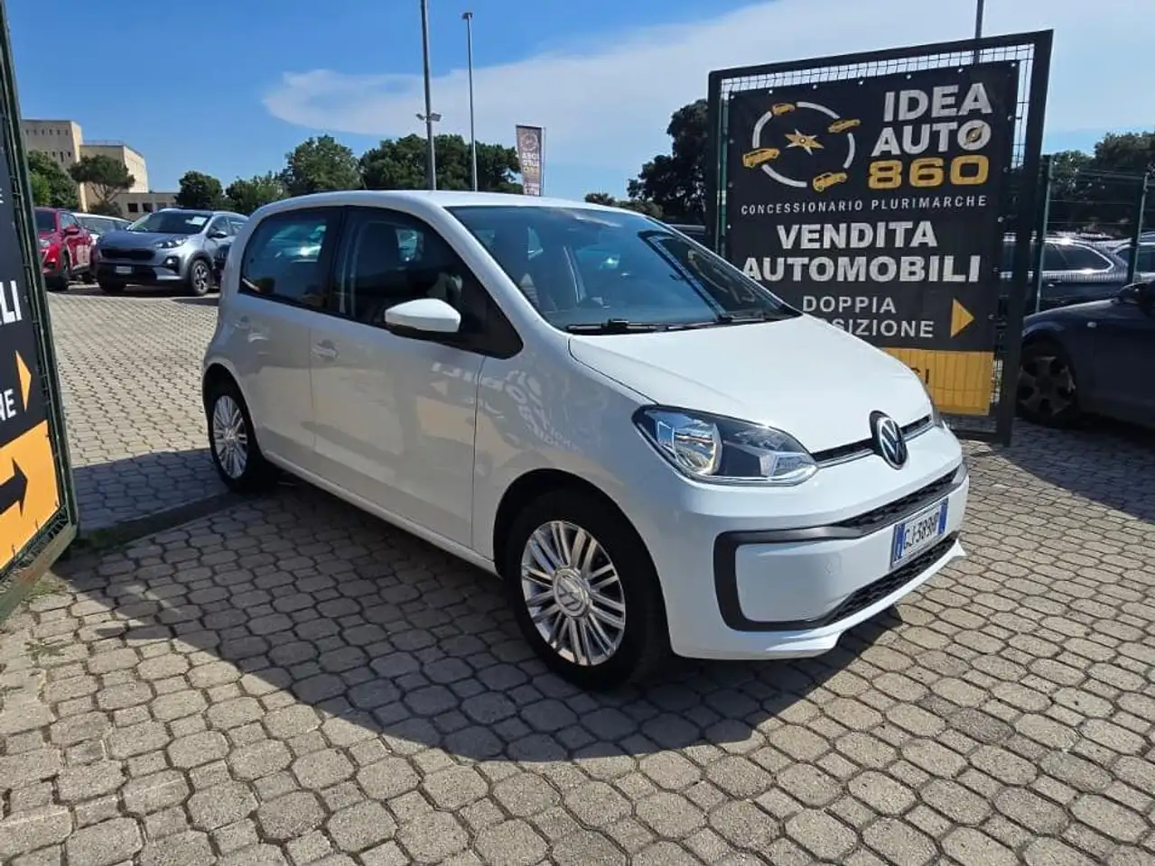 Volkswagen up! 1.0 evo Move 65cv PROMO FINANZIAMENTO — photo 1 of 11