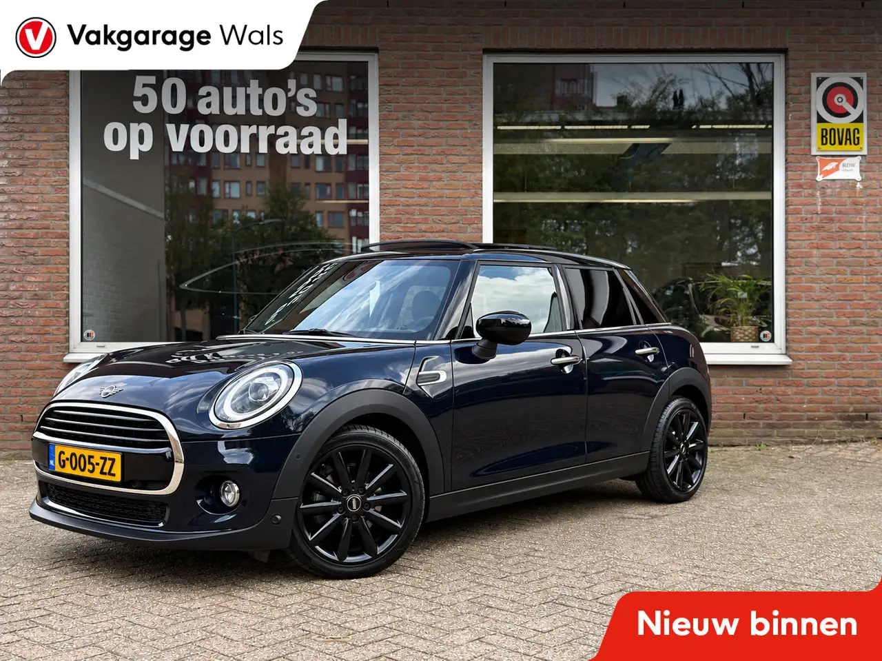 MINI Cooper 5-Deurs 1.5 60 Years Edition | Panorama | Apple Ca — photo 1 of 33