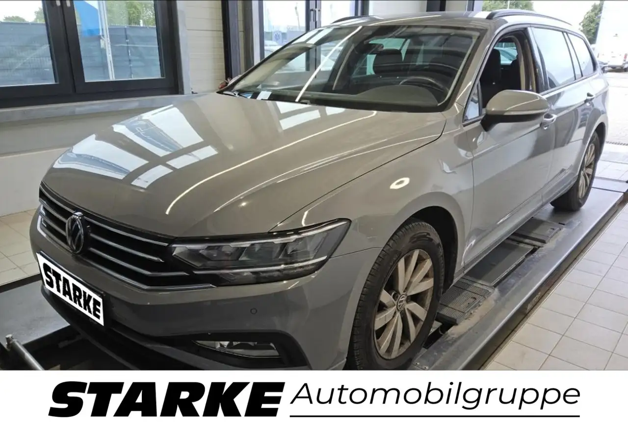 Volkswagen Passat Variant 2.0 TDI DSG Business — photo 1 of 8