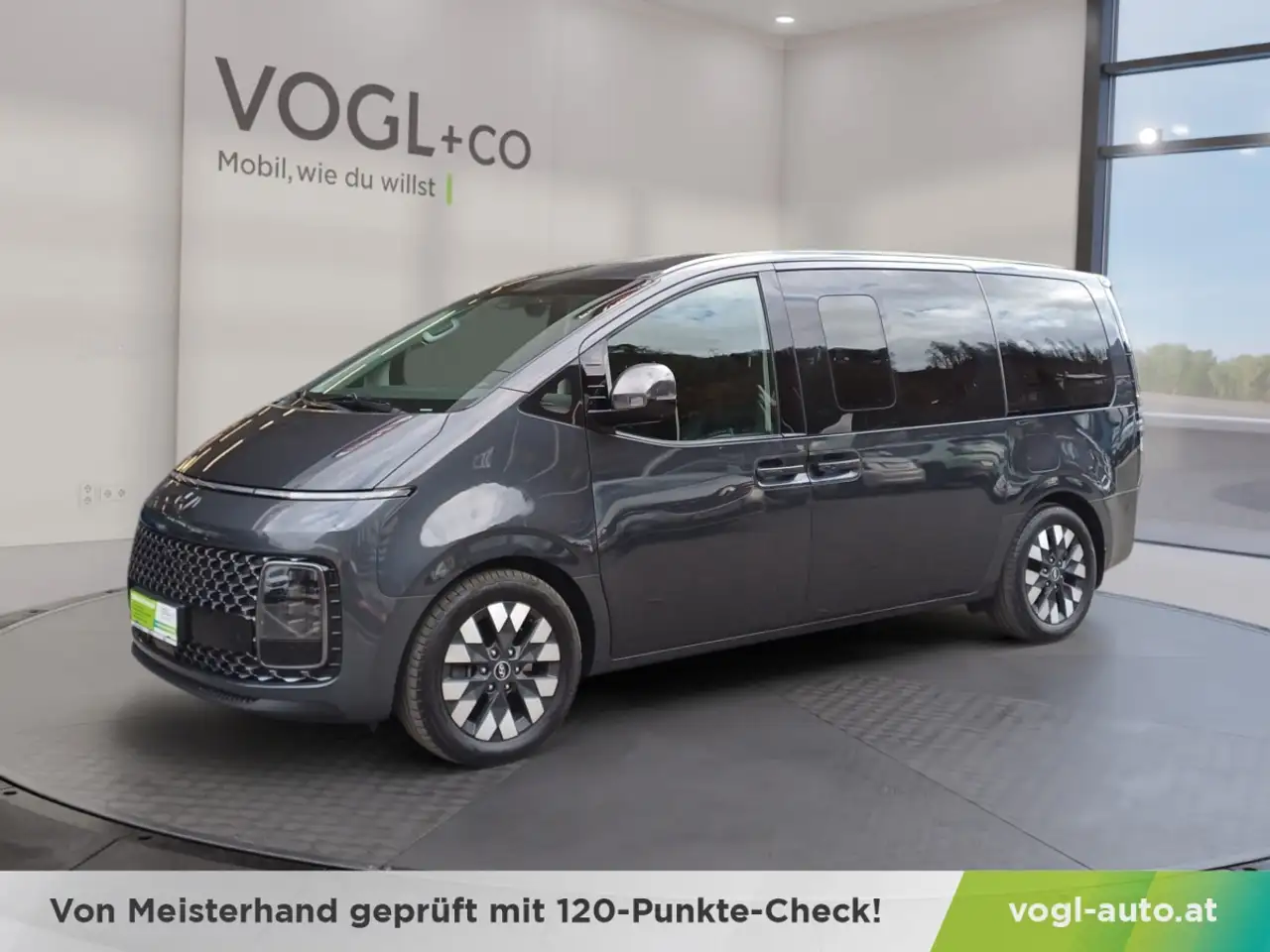 Hyundai STARIA Bus 2,2 CRDi Luxury Line 4WD DCT Aut. — photo 1 of 19
