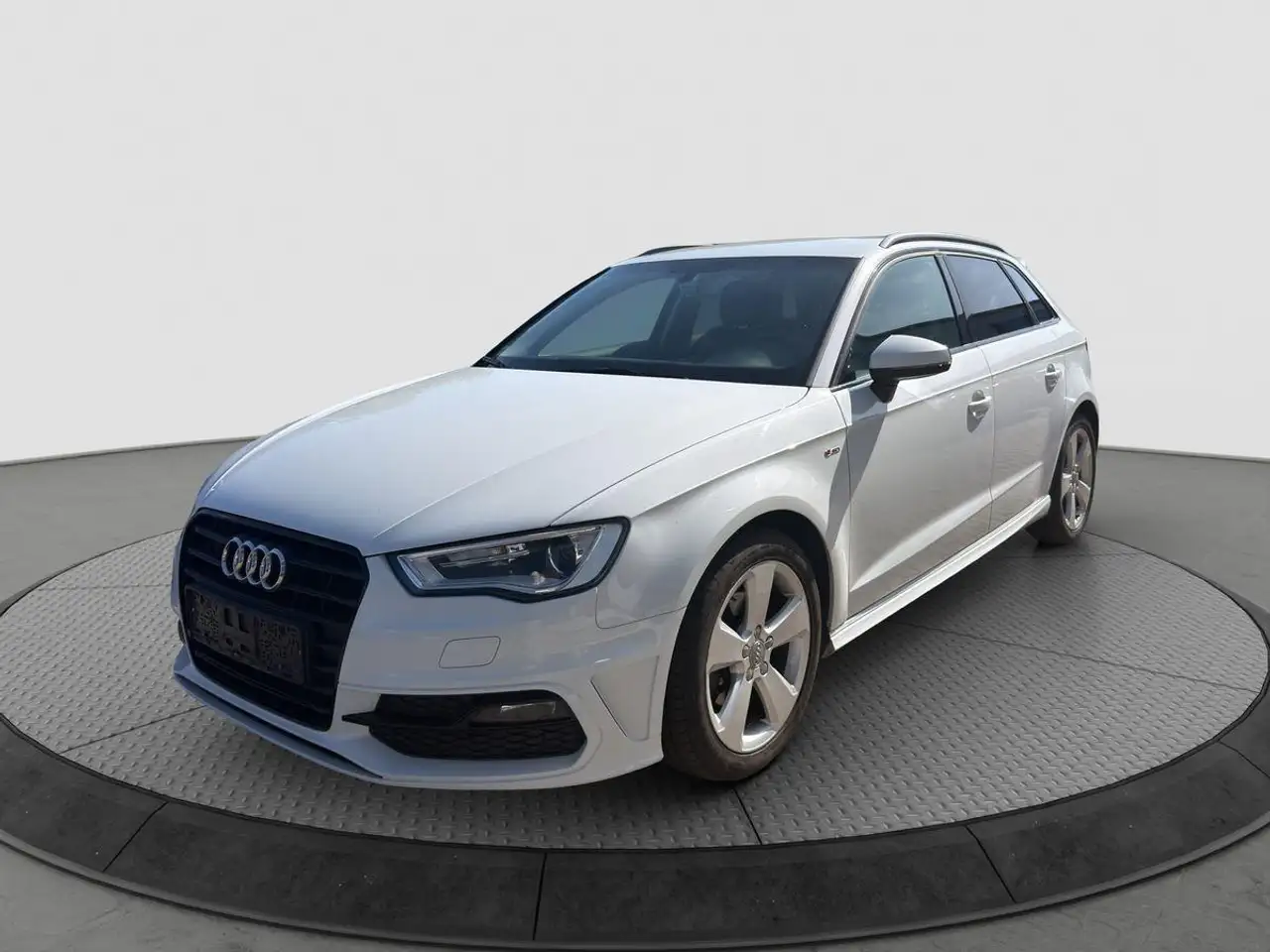 Audi A3 1.6 TDI aut Ambition S-Line Paket — photo 1 of 40