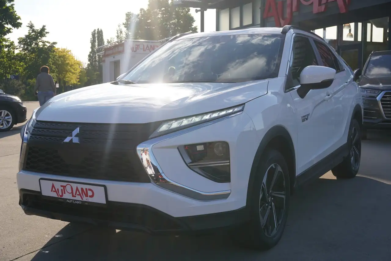 Mitsubishi Eclipse Cross 2.4 PHEV 4WD Klimaaut. Kamera DAB — photo 1 of 7