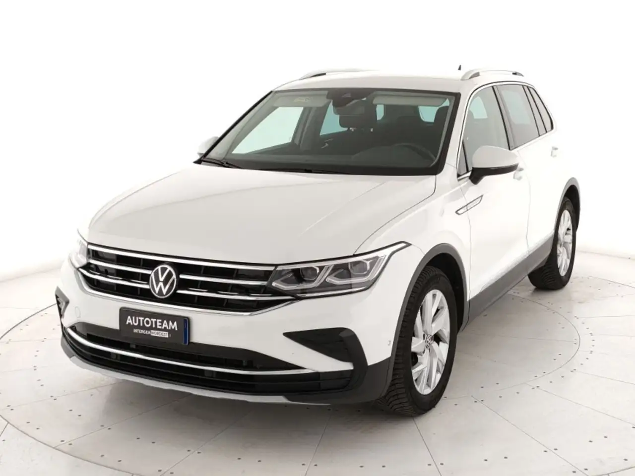 Volkswagen Tiguan 2.0 tdi Elegance 150cv dsg — photo 1 of 15