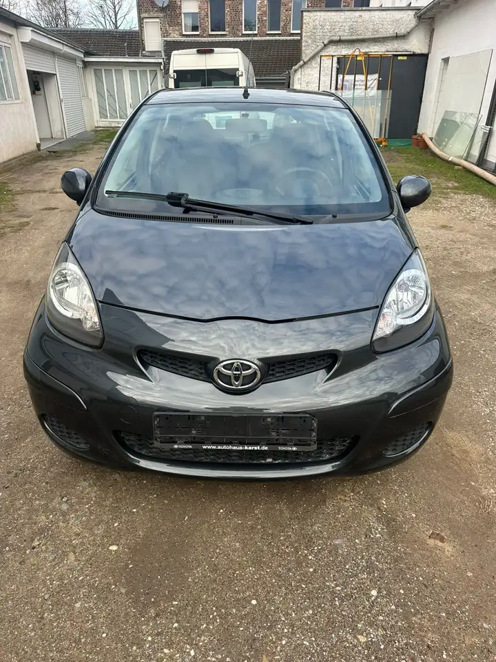 Toyota Aygo — photo 1 of 8