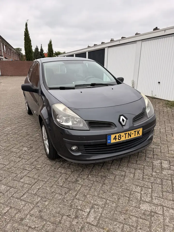 Renault Clio 1.4-16V Dynam.Comf. — photo 1 of 13