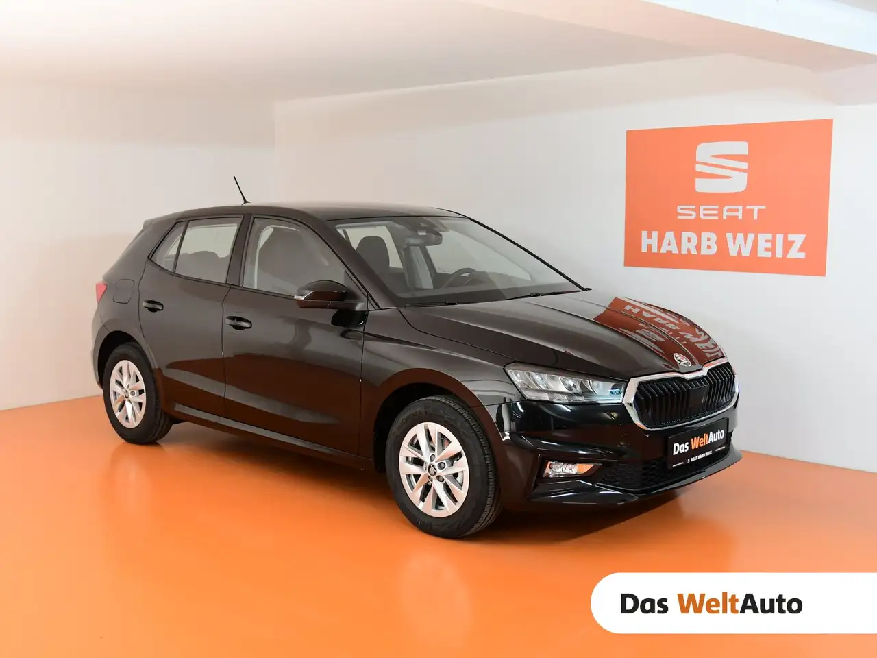 Skoda Fabia Essence — photo 1 of 14