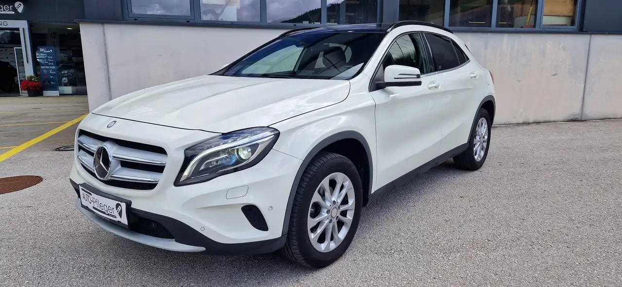 Mercedes-Benz GLA 200 Edition Lifestyle 4 Matic — photo 1 of 15