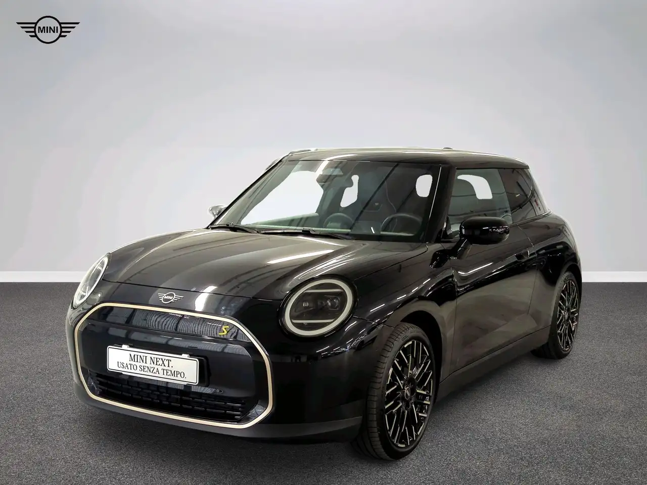 MINI Cooper SE Favoured — photo 1 of 17