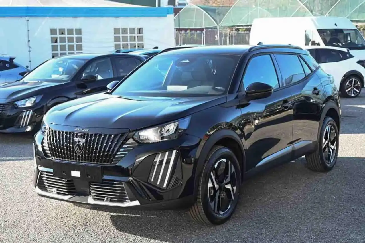 Peugeot 2008 PureTech 100 S&S Allure — photo 1 of 20