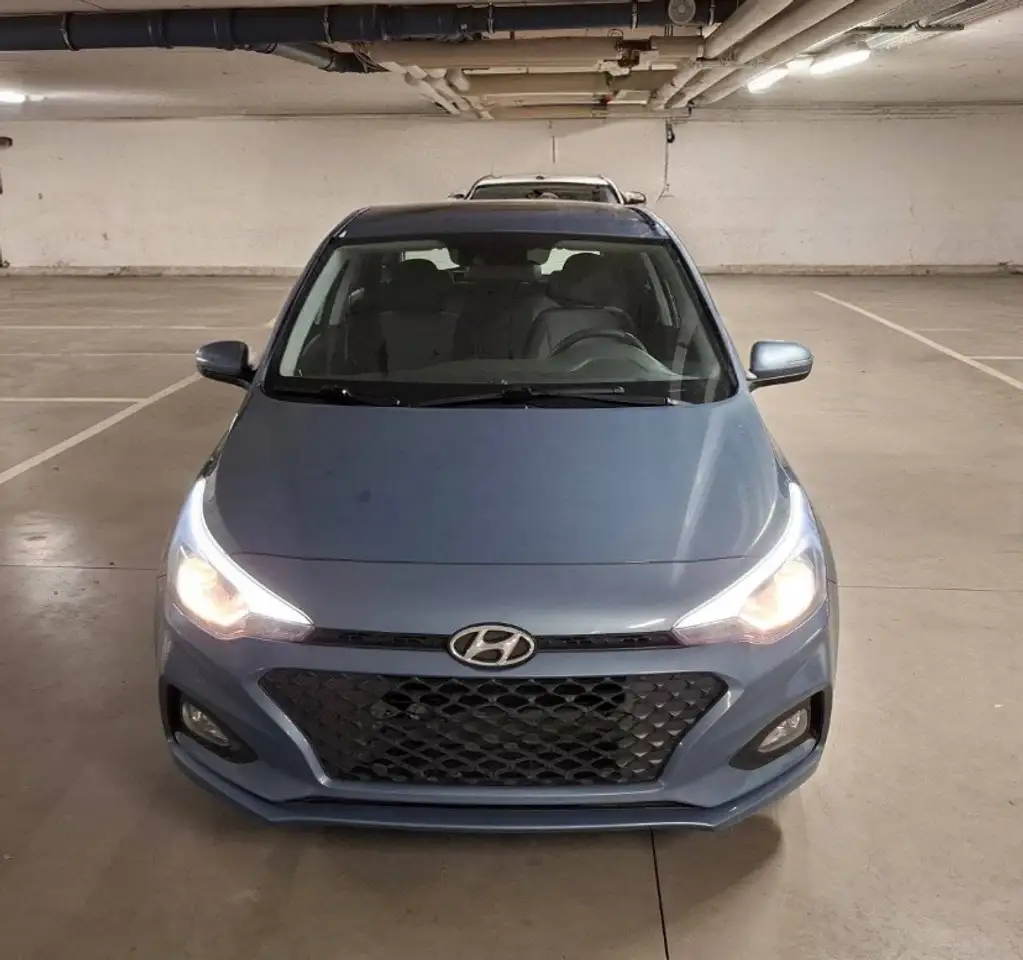 Hyundai i20 — photo 1 of 11